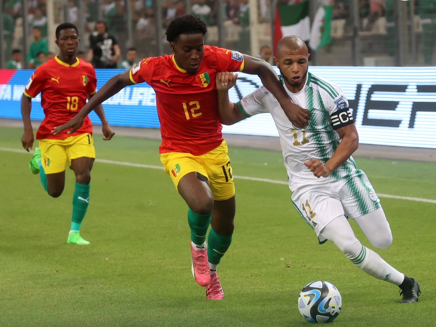 Guinée–Algérie délocalisé à Casablanca : choc sportif, tension diplomatique et ambiance CAN