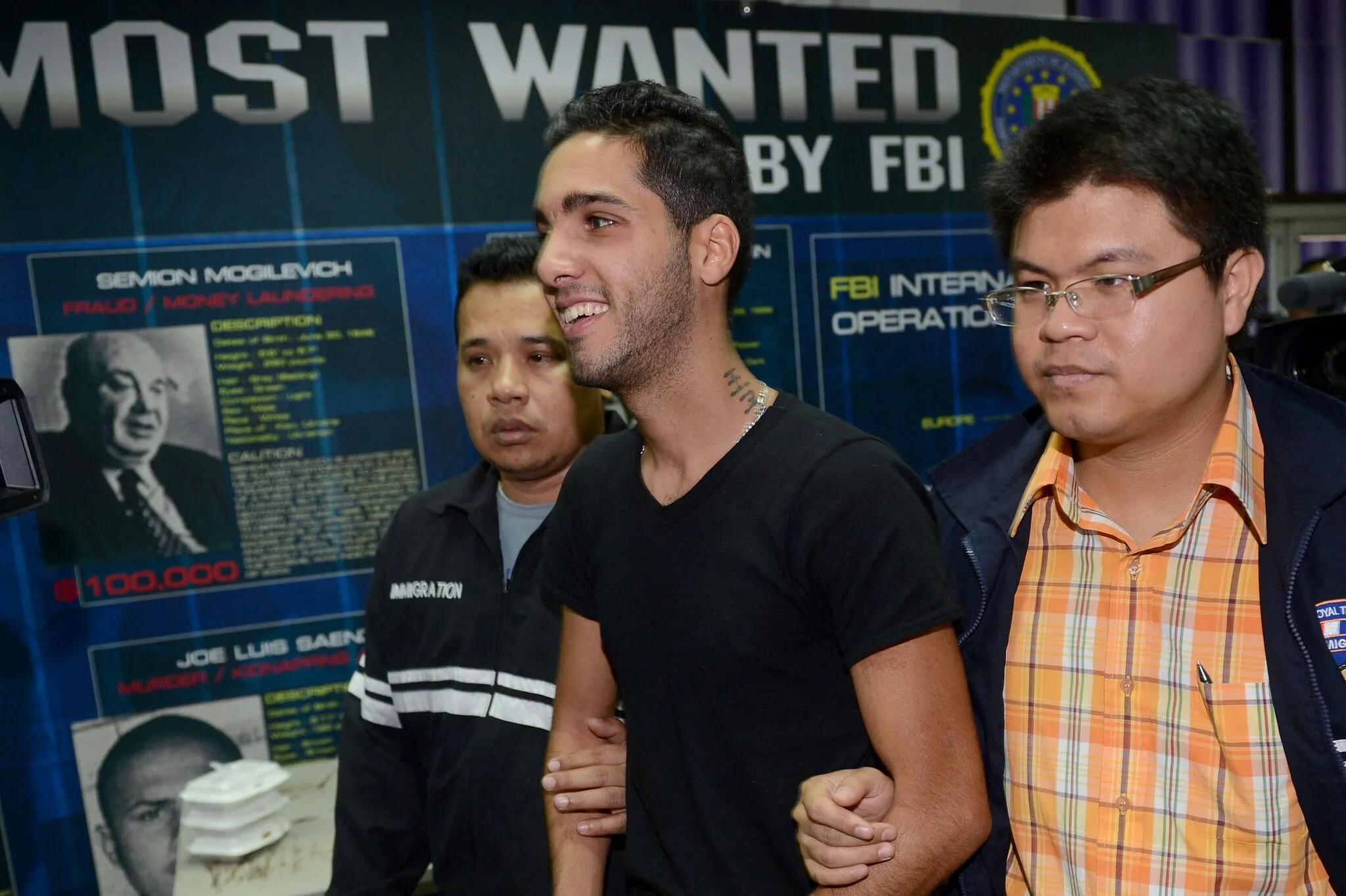 Procès Hamza Bendelladj, le "hacker souriant" reporté : Karim Achoui ciblé Procès Hamza Bendelladj, le "hacker souriant" reporté : Karim Achoui ciblé