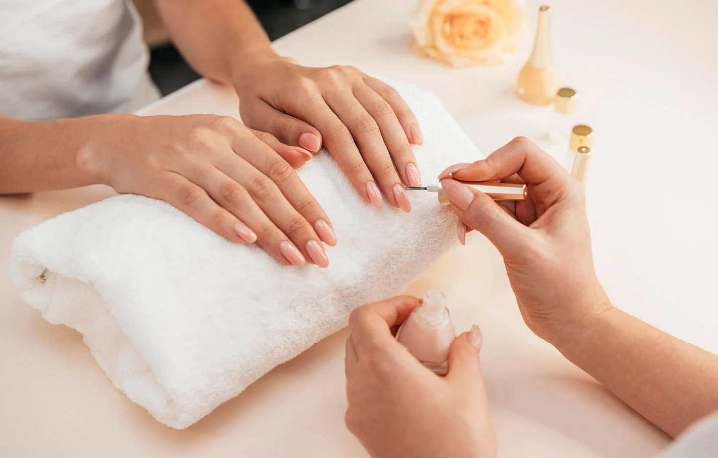 Ces vernis toxiques interdits en Europe vendus en Algérie Ces vernis toxiques interdits en Europe vendus en Algérie