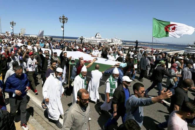 Algérie : en empêchant à nouveau une marche du Hirak, les autorités veulent tuer dans l’œuf toute velléité de manifester Hirak