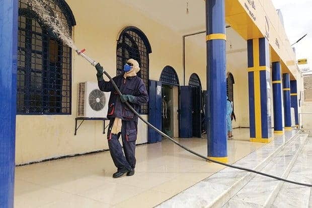 Covid-19 en Algérie : la police prend également part à la campagne de désinfection