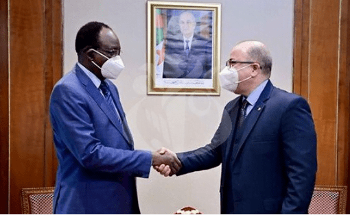 Benabderrahmane reçoit le ministre nigérien de l'intérieur et de la décentralisation Alkache Alhada-Benabderrahmane~1