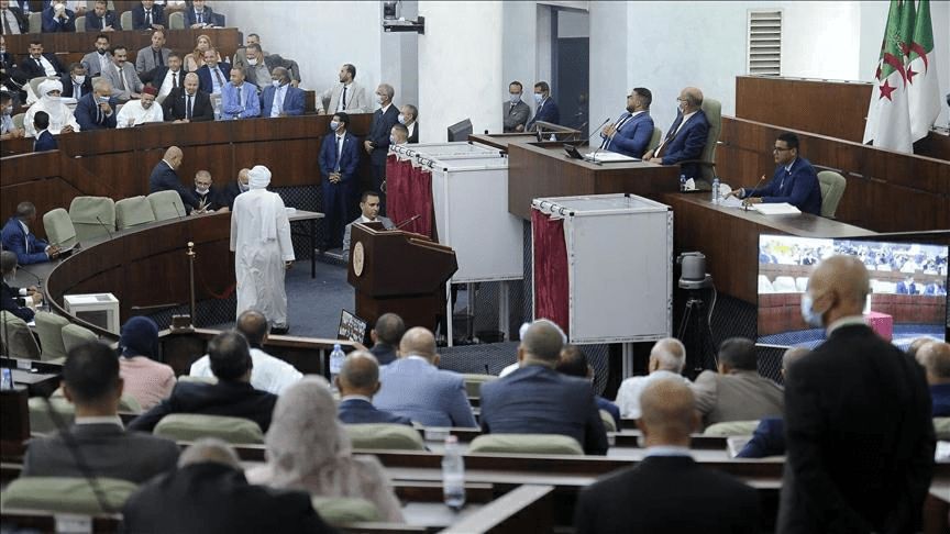 Criminalisé le colonialisme français, des députés algériens présentent un projet de loi parlement