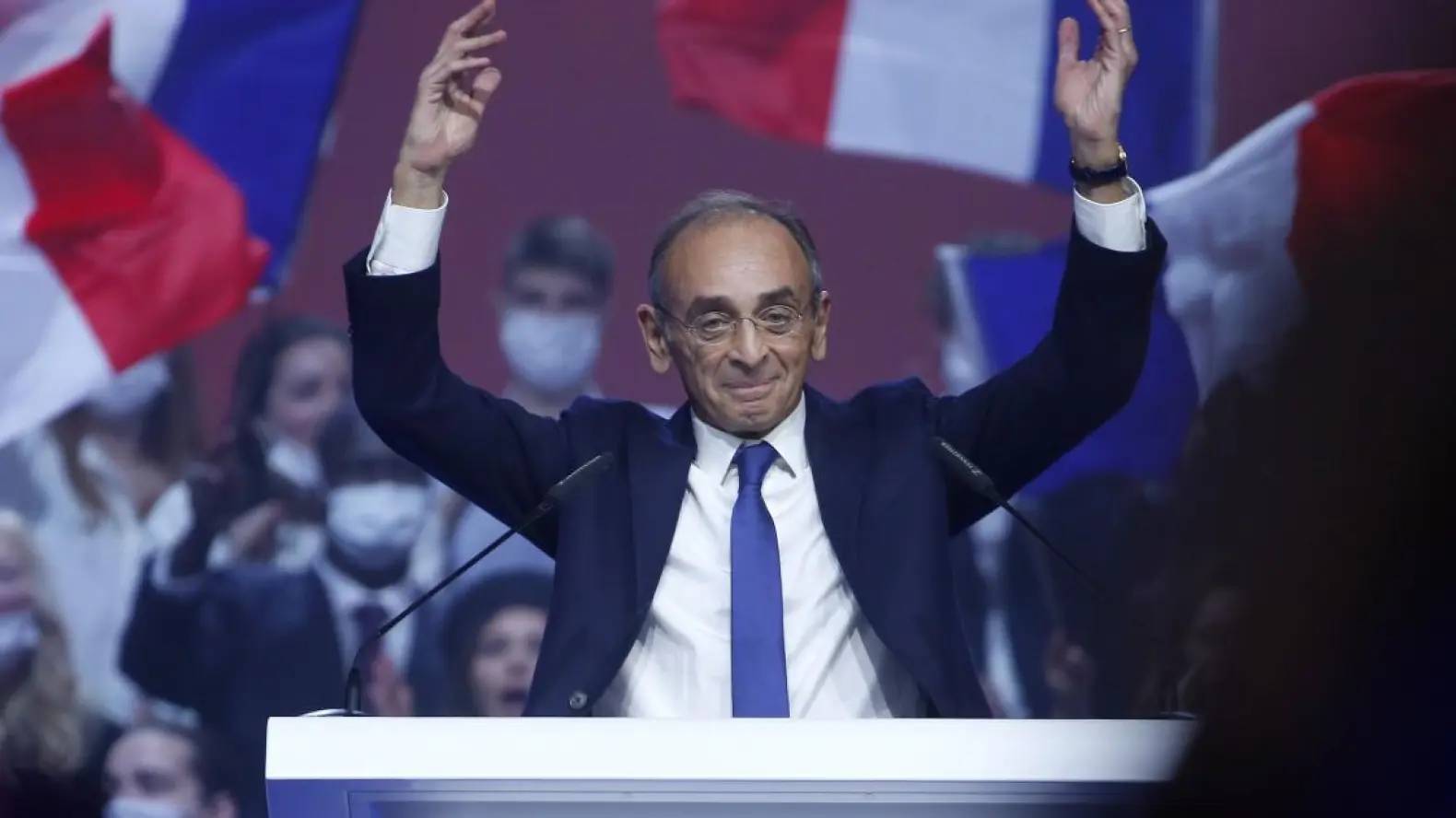 Inédit. Eric Zemmour laisse une foule crier : "Macron assassin" France: Début de la descente aux enfers de Zemmour