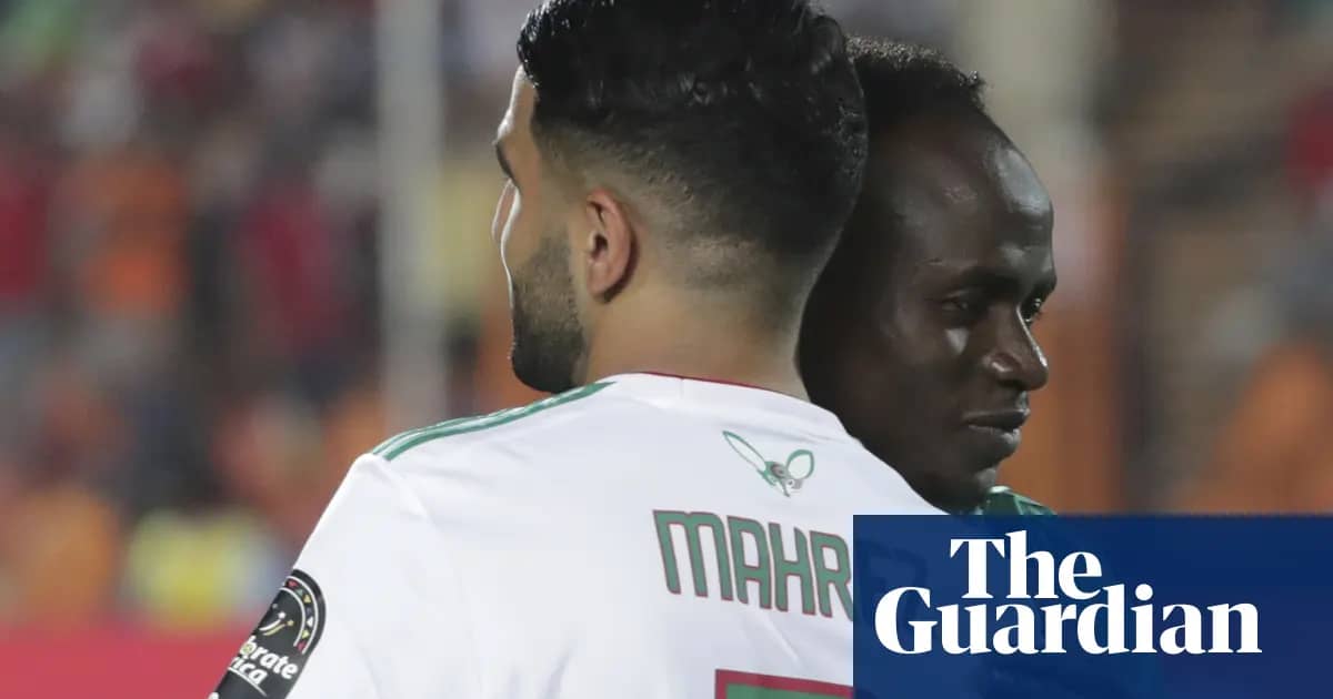 ça y est l'UEFA vient de dévoiler l'équipe type de la saison 2021 2022, avec comme d'habitude de grandes surprises. Découvrez donc à travers cette édition de ce lundi 30, les joueurs types de l'UEFA.