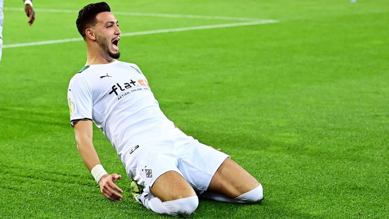 Lors des éliminatoires de la CAN 2025, Ramy Bensebaïni a marqué un penalty décisif contre le Togo, offrant l'avantage à l'Algérie. Découvrez les détails de ce moment clé.