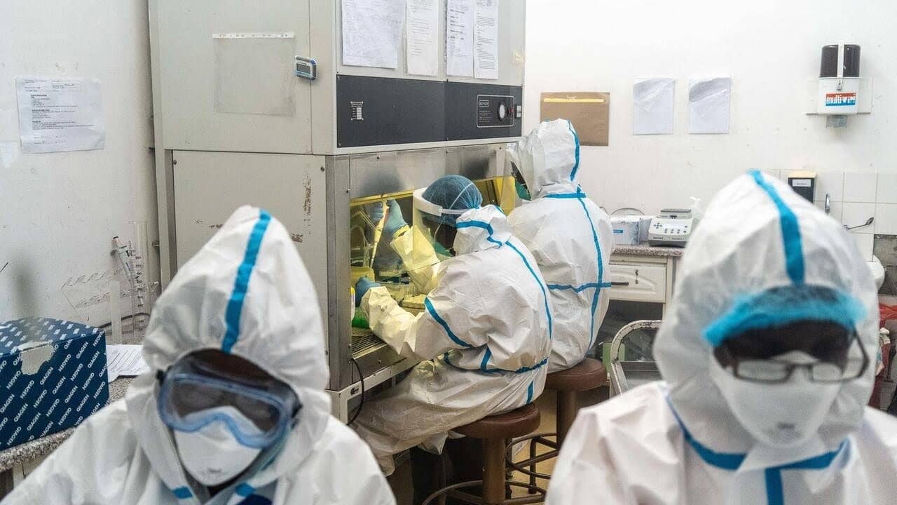 Members of National University of Science and Technology (NUST) work in a COVID-19 laboratory testing centre on April 25, 2020, at Mpilo Hospital in Bulawayo, Zimbabwe. - The number of cases of coronavirus in Africa is currently low compared to the rest of the planet: nearly 28,000 on the continent against more than 2.7 million worldwide, according to an AFP count. (Photo by ZINYANGE AUNTONY / AFP)