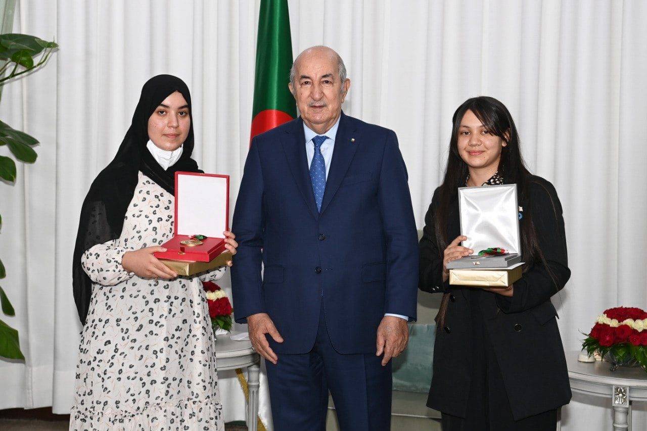 Bac 2022 : Les deux premières lauréates récompensées par le Chef de l'Etat Tebboune