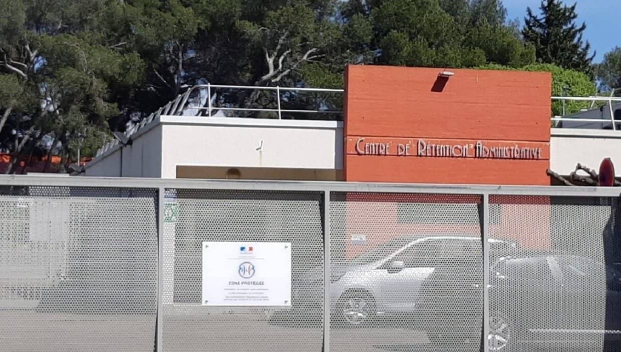 France : Un algérien agresse deux policiers à Nîmes