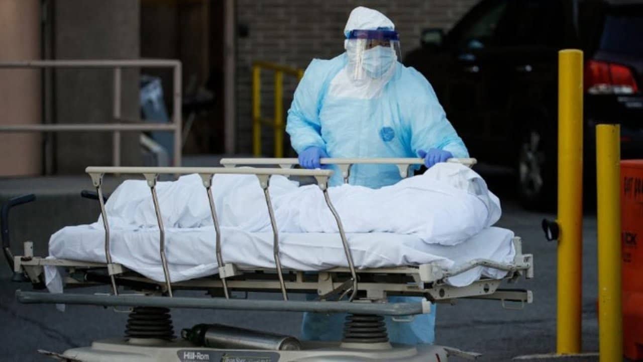 Déclaré mort du covid, il se réveille soudainement en cours de route