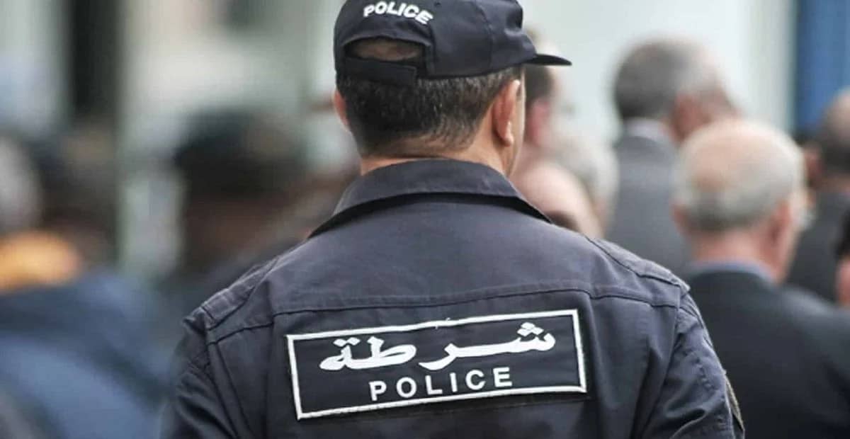Un policier algérien tente de se suicider en tenue officielle (vidéo)