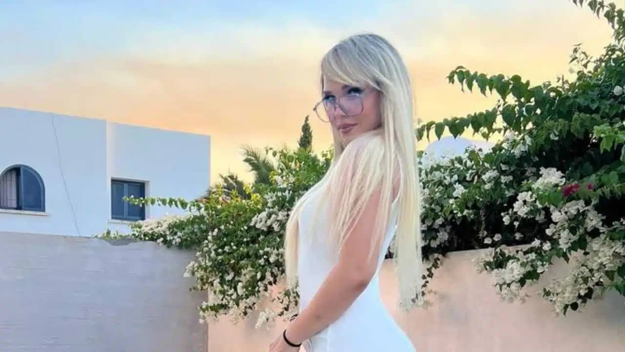 Incroyable, Mounia Benfeghoul en dévoilant son âge, surprend les internautes. Incroyable, Mounia Benfeghoul en dévoilant son âge, surprend les internautes.