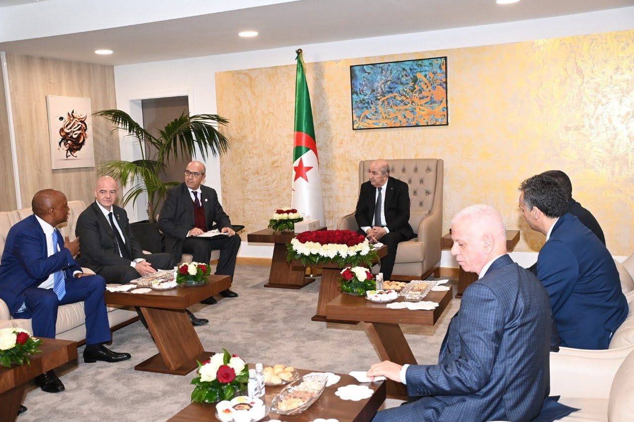 CHAN 2023 : Tebboune reçoit Infantino et Motsepe