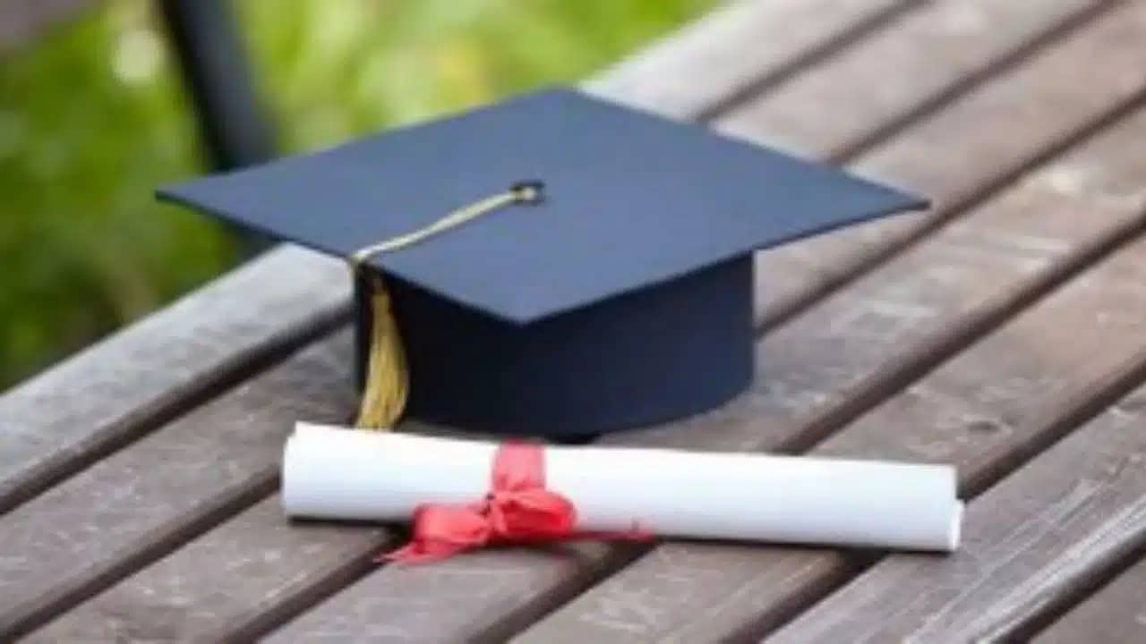 Études à l’étranger : Aubaine ! Une bourse d'études et un salaire mensuel de 300 dollars offerts par ce pays. Études à l’étranger : Aubaine ! Une bourse d'études et un salaire mensuel de 300 dollars offerts par ce pays.