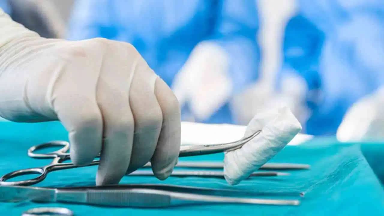 Poignardé depuis 25 ans les médecins enlèvent avec succès le couteau du corps de cet algérien