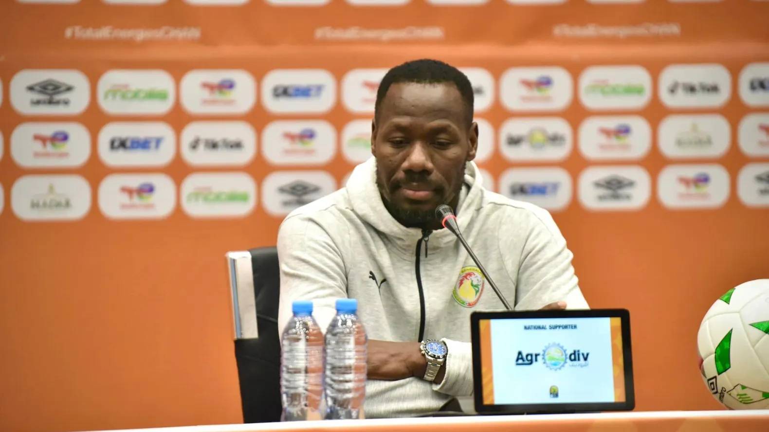Voici ce que l'entraîneur Sénégalais a dit à propos de la finale face à l'Algérie bab-tiaw