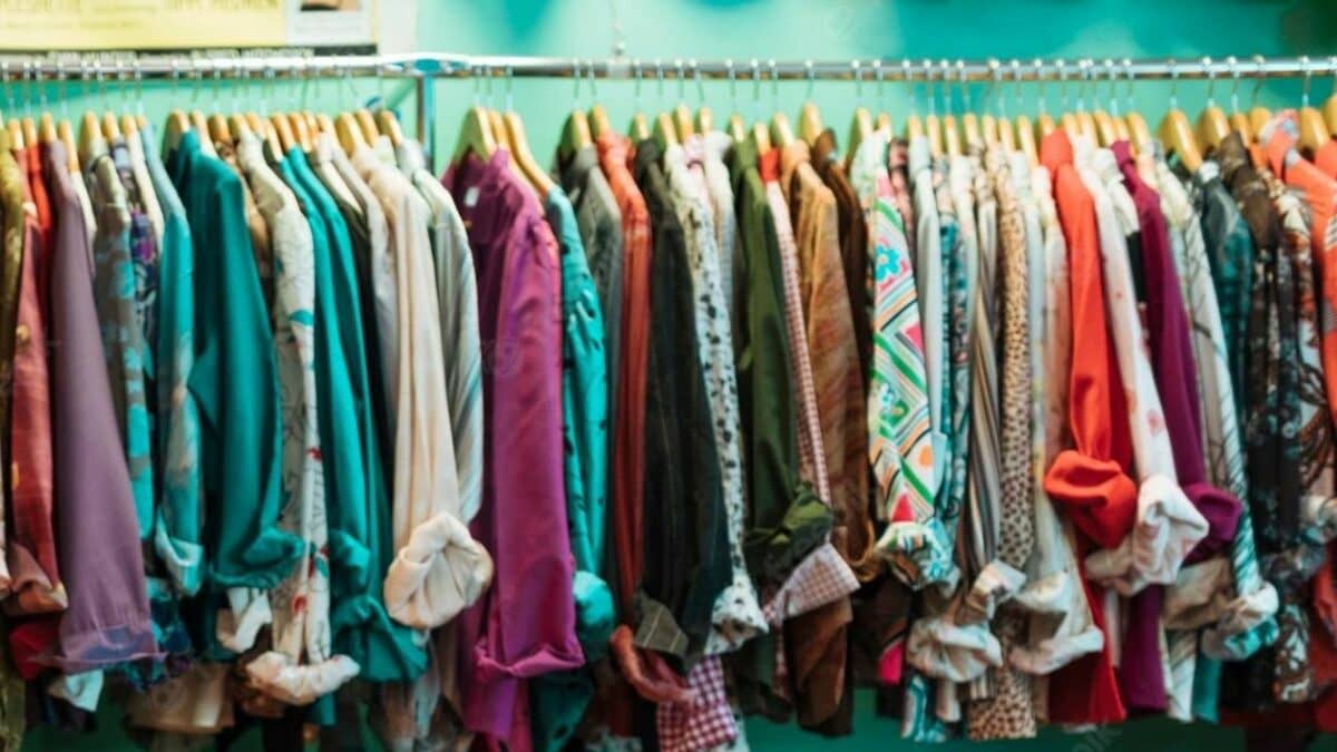 Aïd El Fitr 2023 : les Algériens adoptent l’alternative de la vente des vêtements au kilo Aïd El Fitr 2023 : les Algériens adoptent l’alternative de la vente des vêtements au kilo