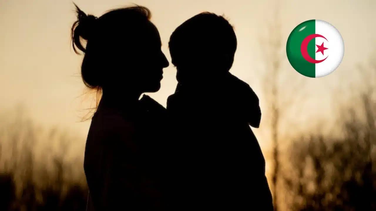 Incroyable ! Cette mère algérienne vend son rein pour sauver la vie de Adib, son fils. Incroyable ! Cette mère algérienne vend son rein pour sauver la vie de Adib, son fils.