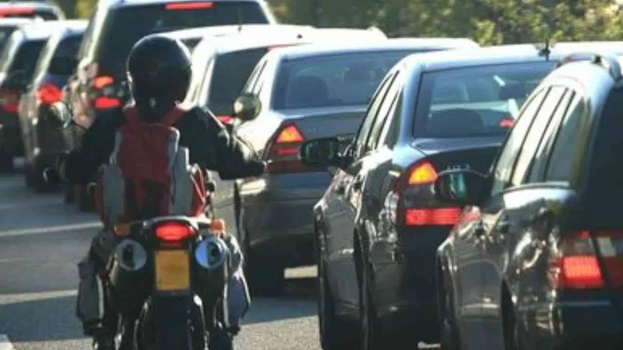 Arrêt de la circulation des véhicules et motos bruyants la nuit : La gendarmerie nationale précise