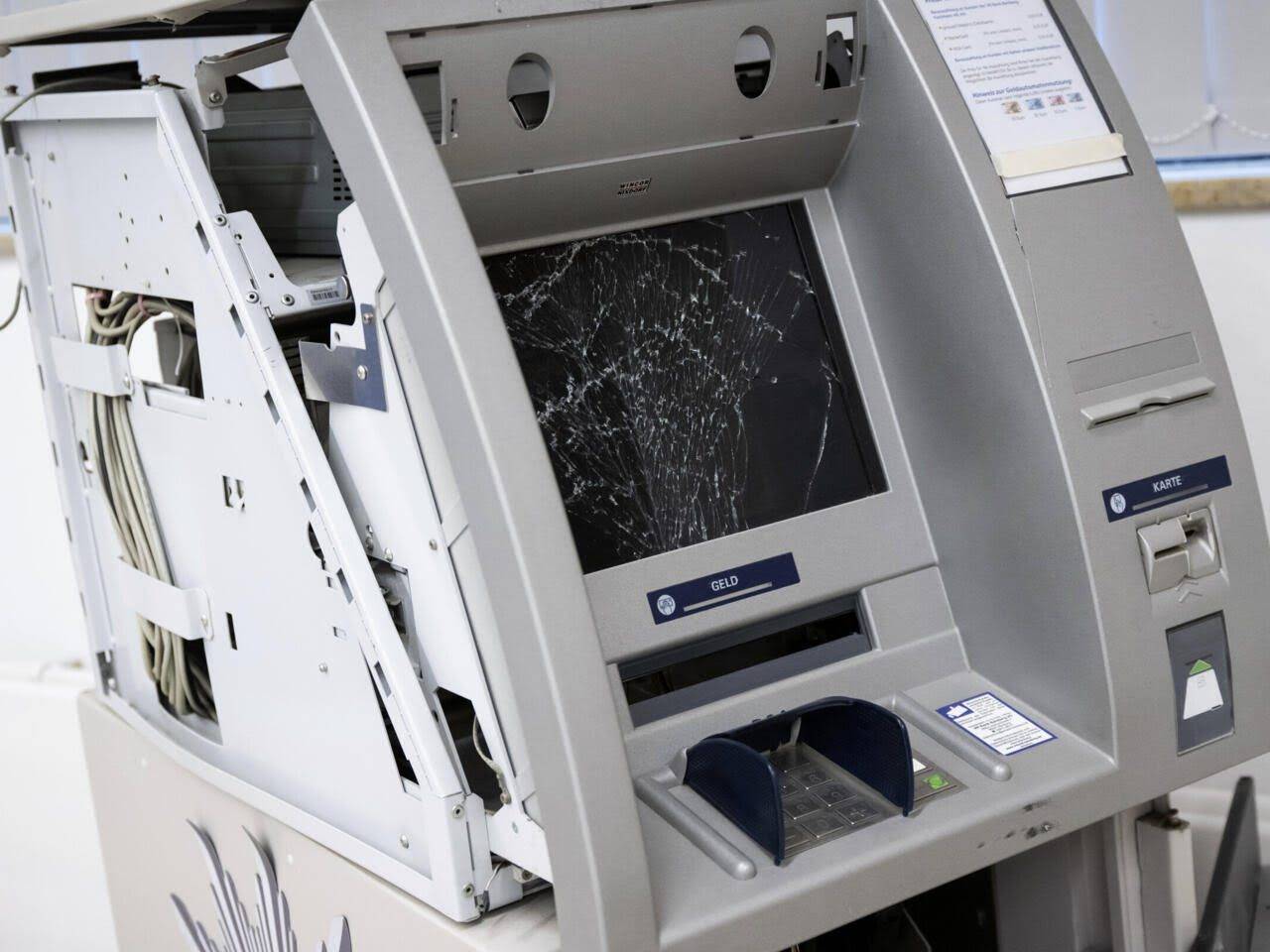 Pays-Bas : Plusieurs marocains arrêtés pour braquage de 22 distributeurs de billets de banques Pays-Bas : Plusieurs marocains arrêtés braquage de 22 distributeurs de billets de banque