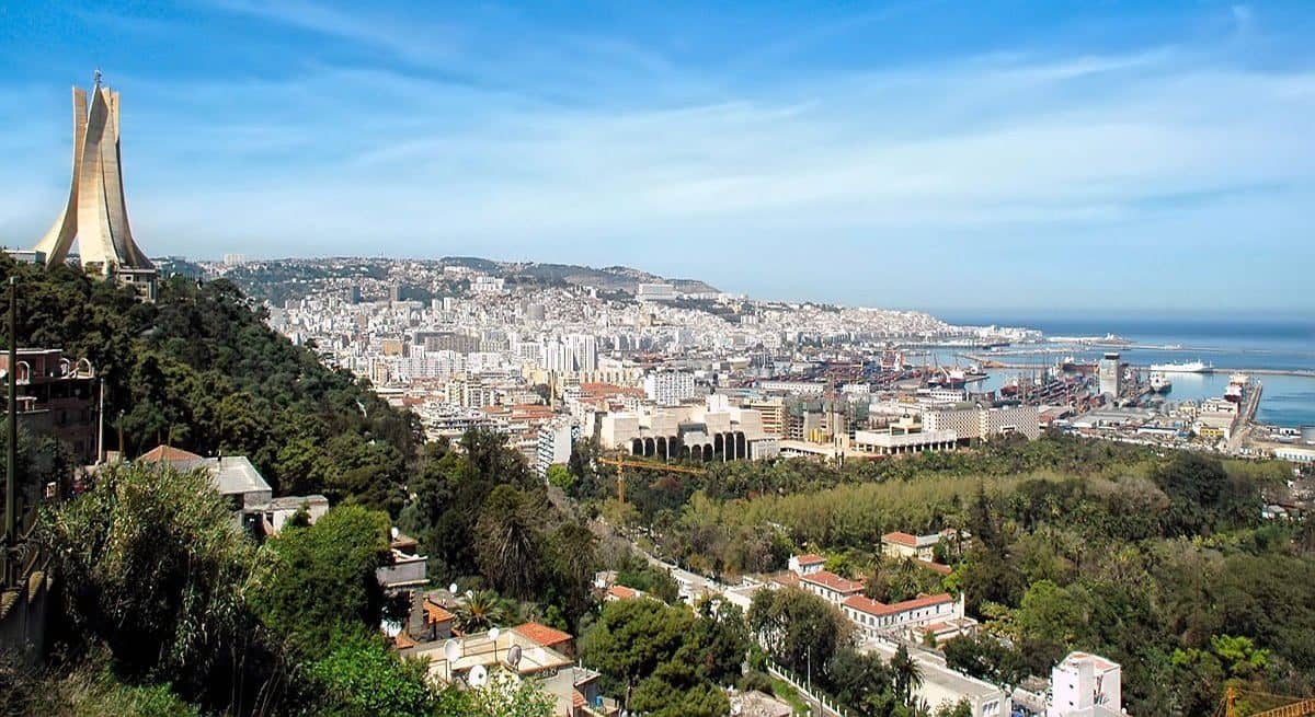 Cette algérienne dit au revoir à l’Algérie