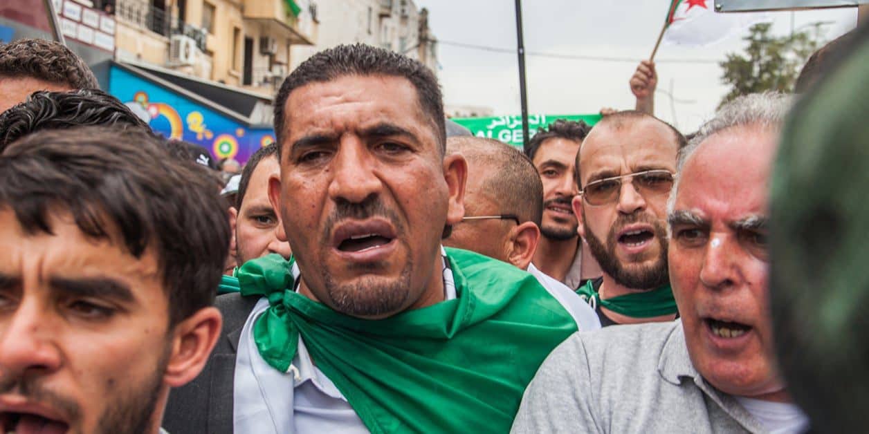 Coup de Tonnerre : Karim Tabbou est accusé d’outrage à… Karim Tabbou est accusé d’outrage à…