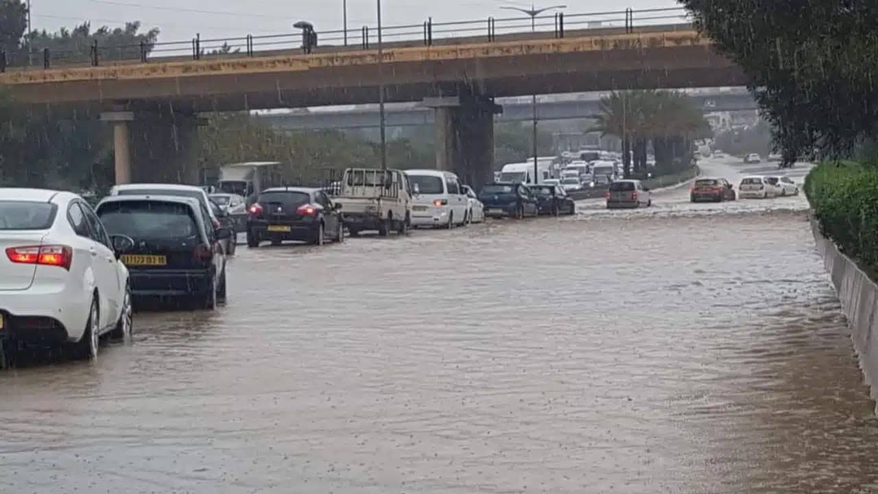 Algérie : plusieurs routes fermées pour cette raison