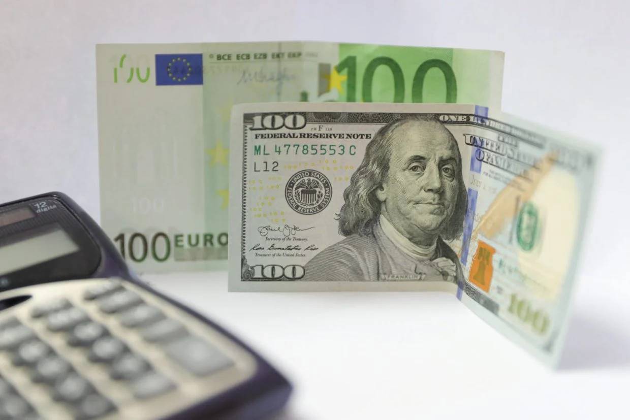 Algérie : voici les cours du dinar sur le marché informel ce 17 mai Algérie : voici les cours du dinar sur le marché informel ce 17 mai
