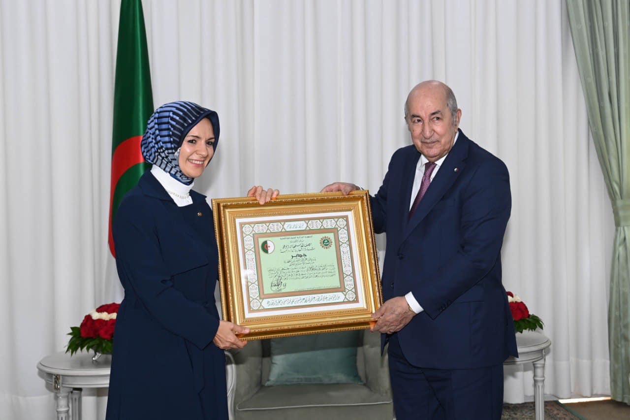 Abdelmadjid Tebboune honore l’ambassadrice turque à Alger Abdelmadjid Tebboune honore l’ambassadrice turque à Alger