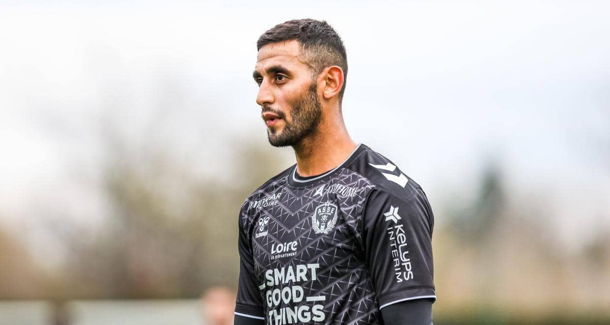Faouzi Ghoulam pose un acte de grande classe. Les bénéficiaires exultent de joie. Faouzi Ghoulam pose un acte de grande classe.