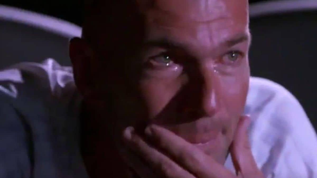 Incroyable! Zinedine Zidane pleure à cause de... Incroyable! Zinedine Zidane pleure à cause de...