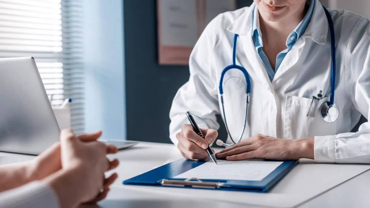 Accès aux soins de santé : le 15 véritable dilemme pour les algériens de France 