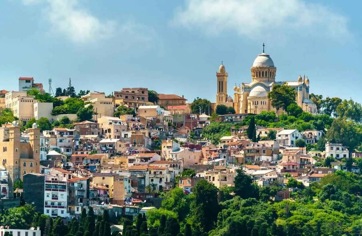 Venir en Vacances en Algérie est un gaspillage d'argent pour cette algérienne de France.