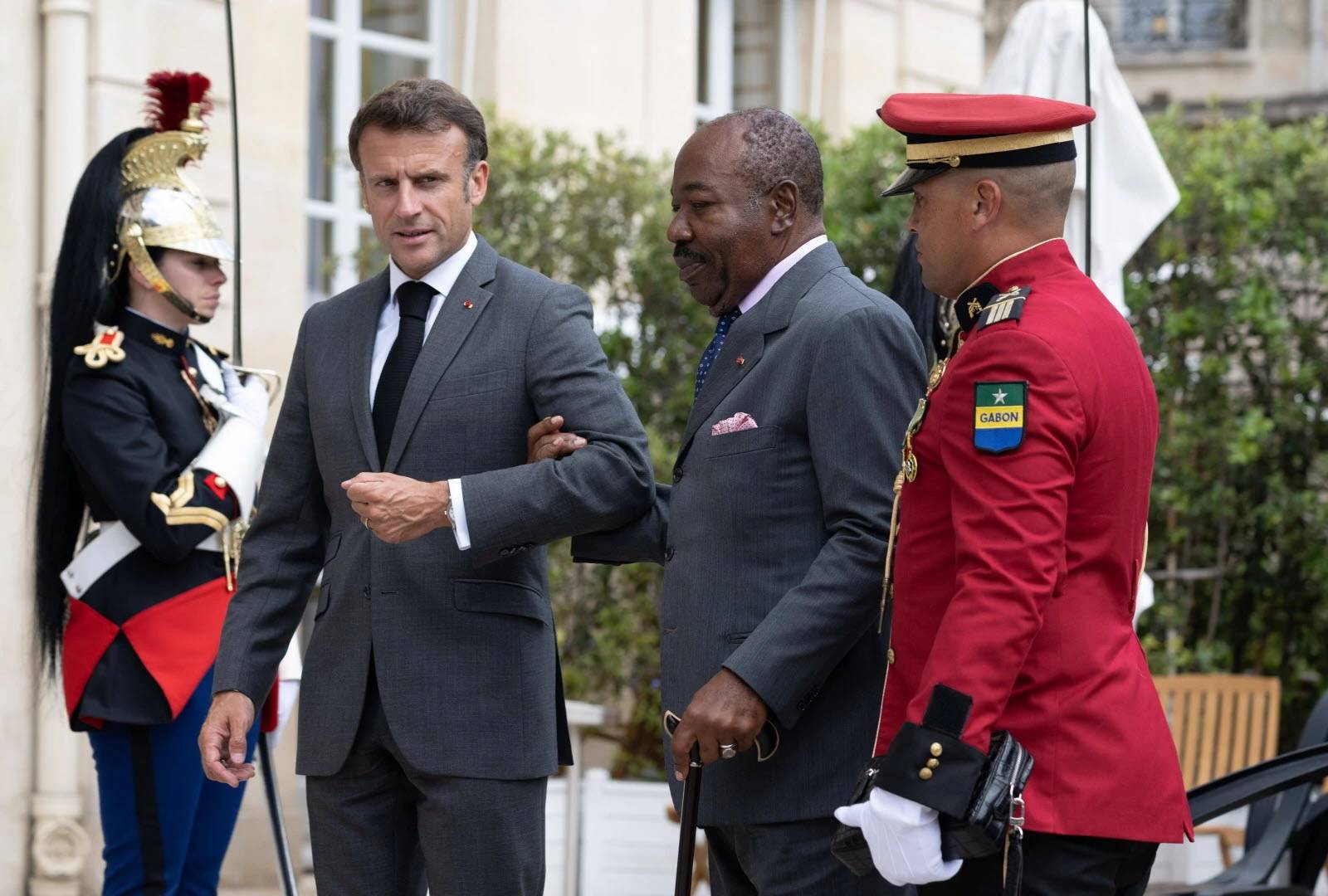 Coup d'État au Gabon : un autre coup dur pour la France Coup d'État au Gabon : un autre coup dur pour la France
