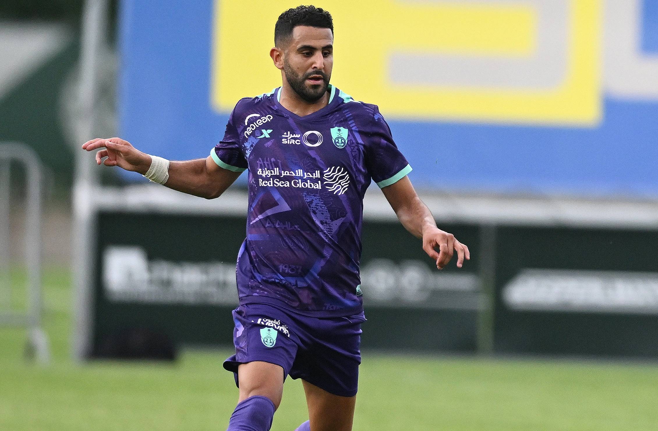 Mahrez dans un Fast-Food