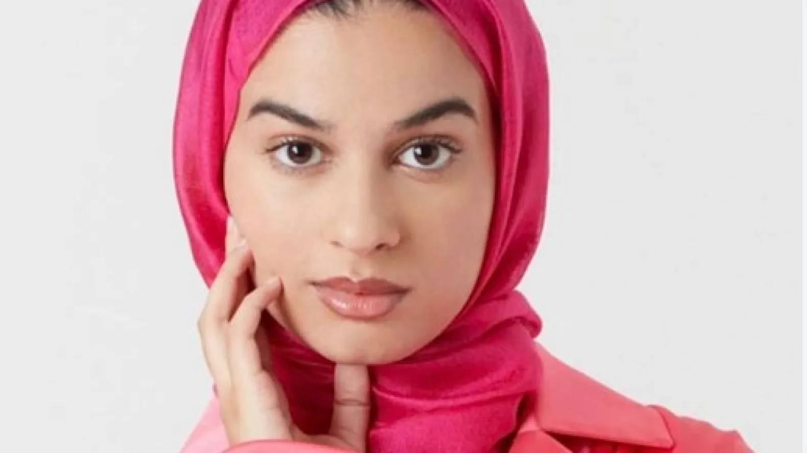 Barbie musulmane : Voici la femme voilée qui joue le rôle barbie