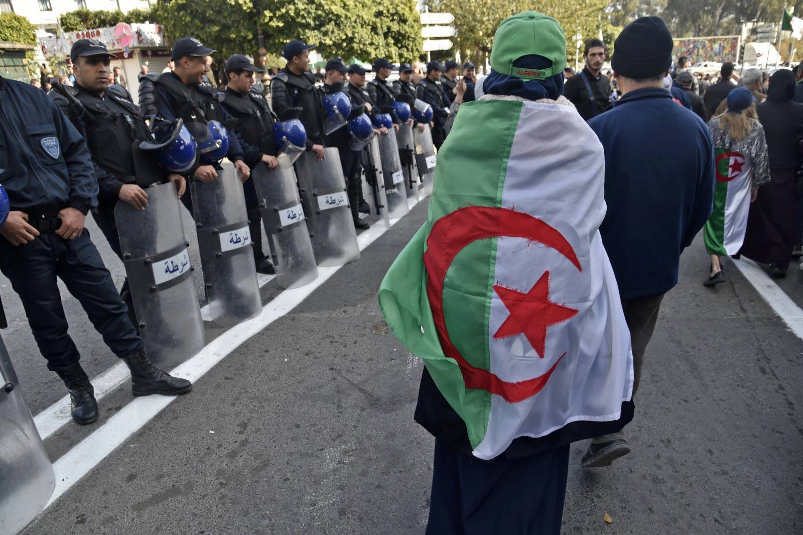 Encore un “coup de poignard dans le dos” des Algériens de France