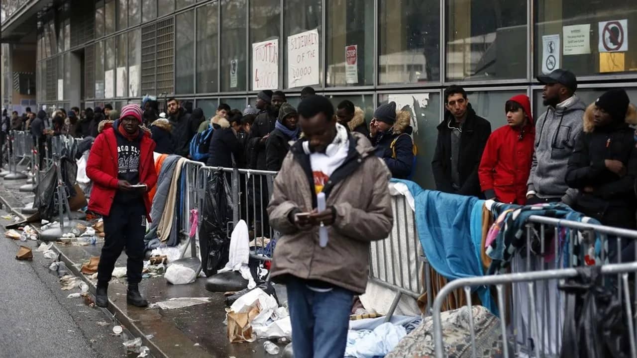 France : 64% des citoyens prônent la fin de l'immigration" France : 64% des citoyens prônent la fin de l'immigration"