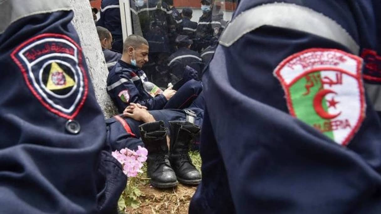 Scandale en Libye : Des éléments de la Protection civile algérienne pris en flagrant délit de pillage de bijouteries Scandale en Libye : Des éléments de la Protection civile algérienne pris en flagrant délit de pillage de bijouteries