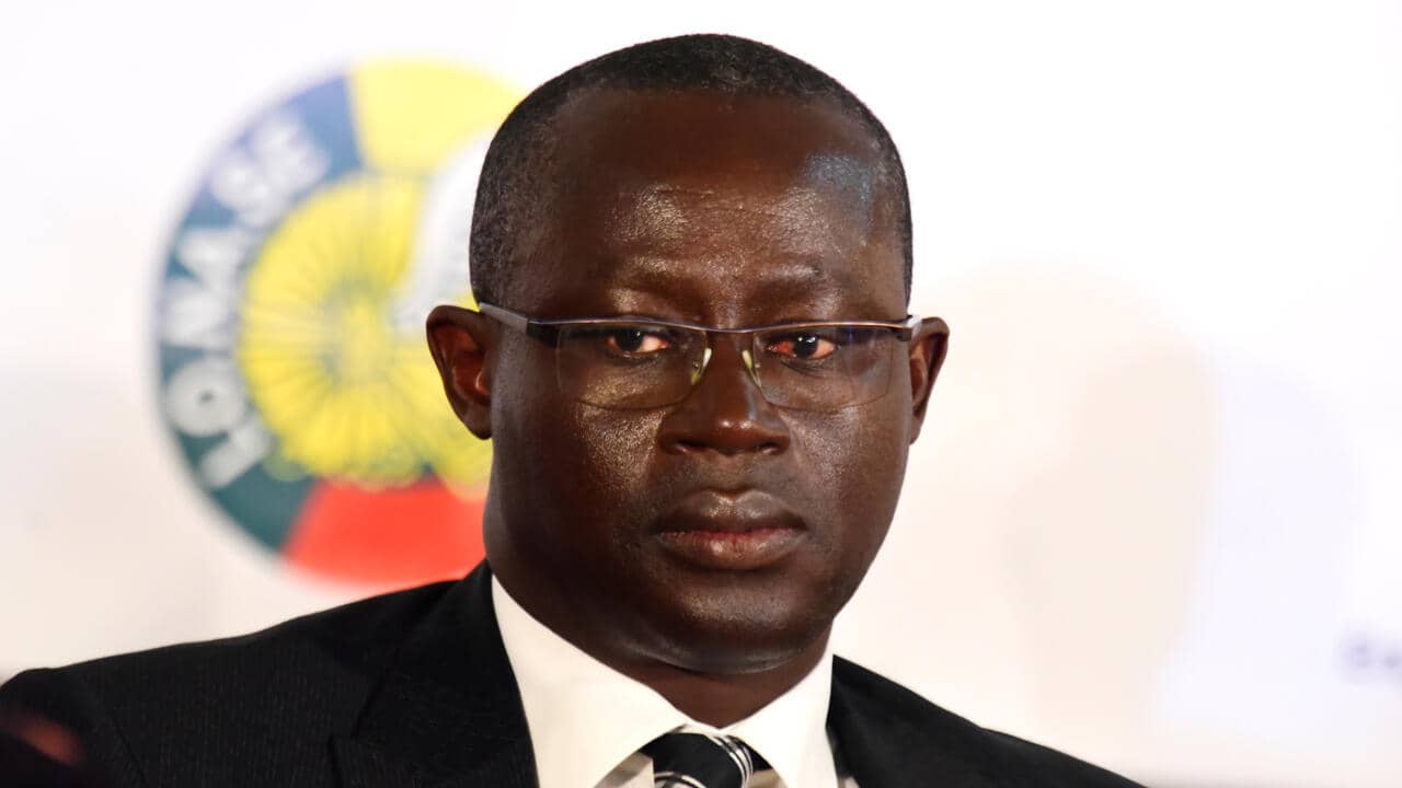 Algérie-Sénégal: le président de la FSF, Augustin Senghor, jette des fleurs aux Fennecs le président de la FSF, Augustin Senghor, jette des fleurs