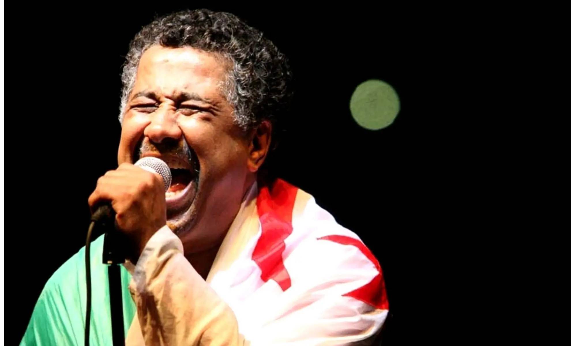 Cheb Khaled interdit d'entrée en Algérie : Vraiment ?