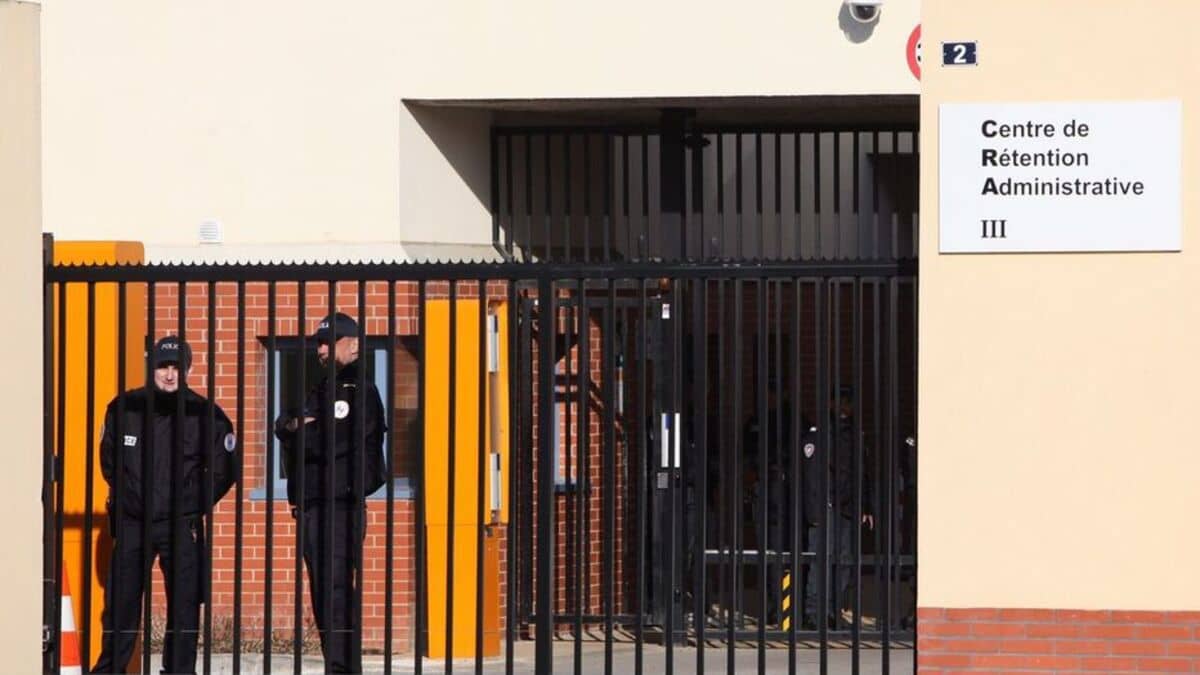 Jeune femme de 23 ans libérée d'un centre de rétention en France : Le flou sur sa nationalité la menaçait d'expulsion vers l'Algérie