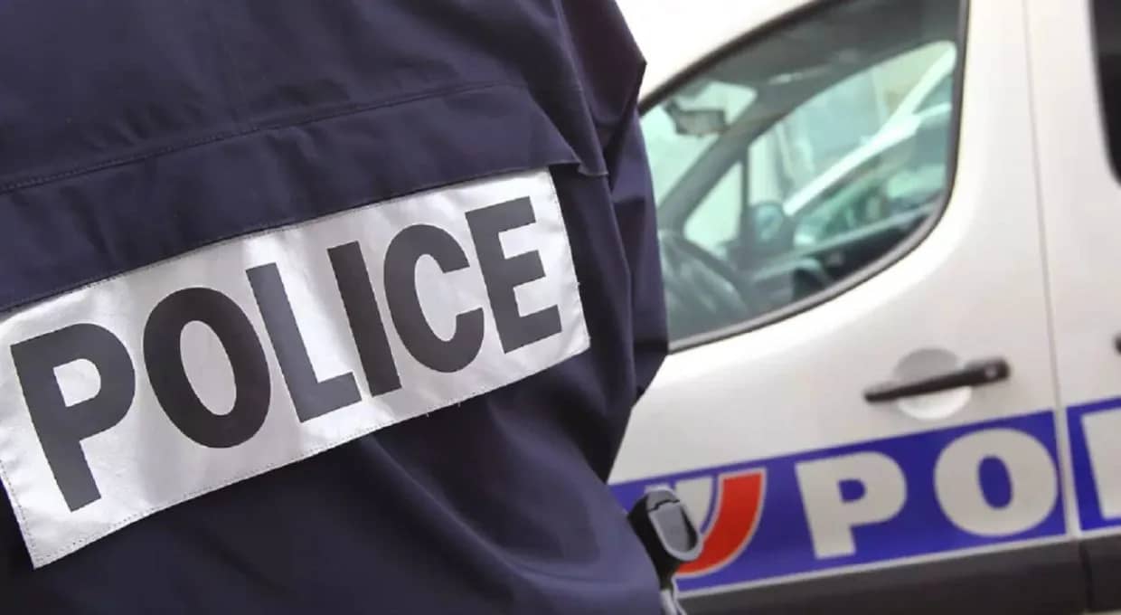France: un Algérien menace de décapiter un enseignant France: un Algérien menace de décapiter un enseignant