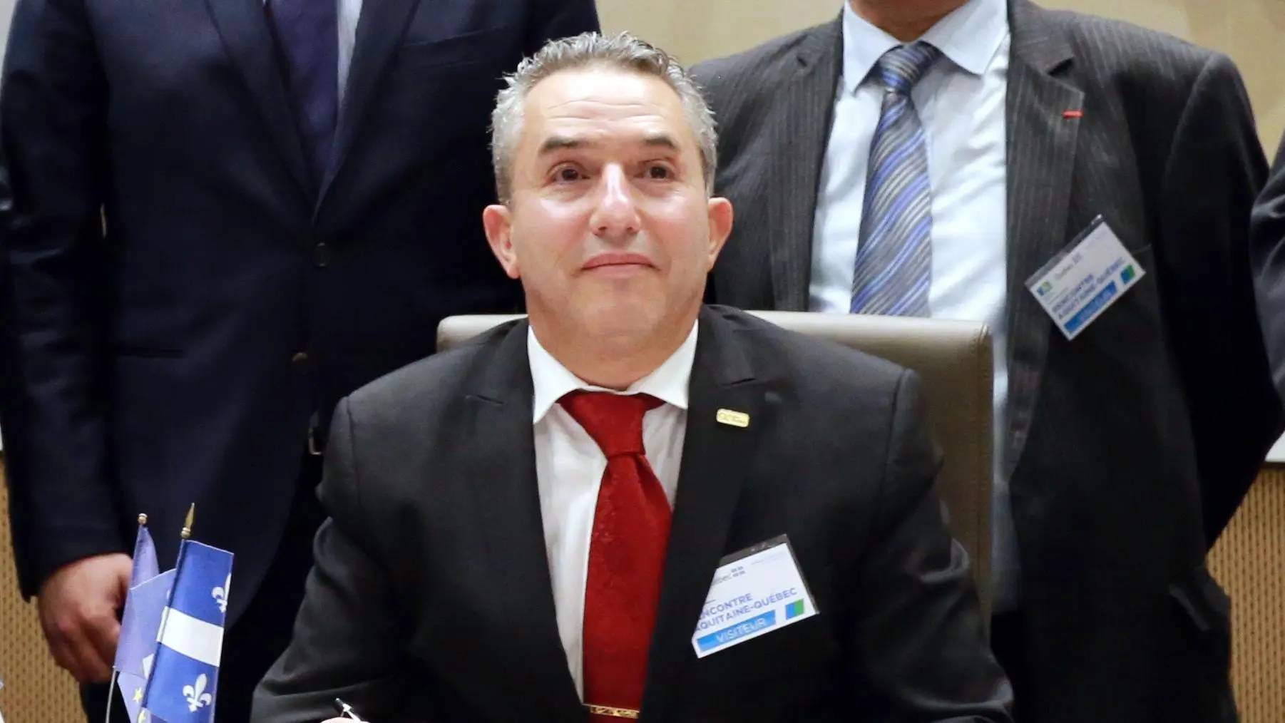 Canada : un ingénieur algérien hisse haut le drapeau de l'Algérie Canada : un ingénieur algérien hisse haut le drapeau de l'Algérie