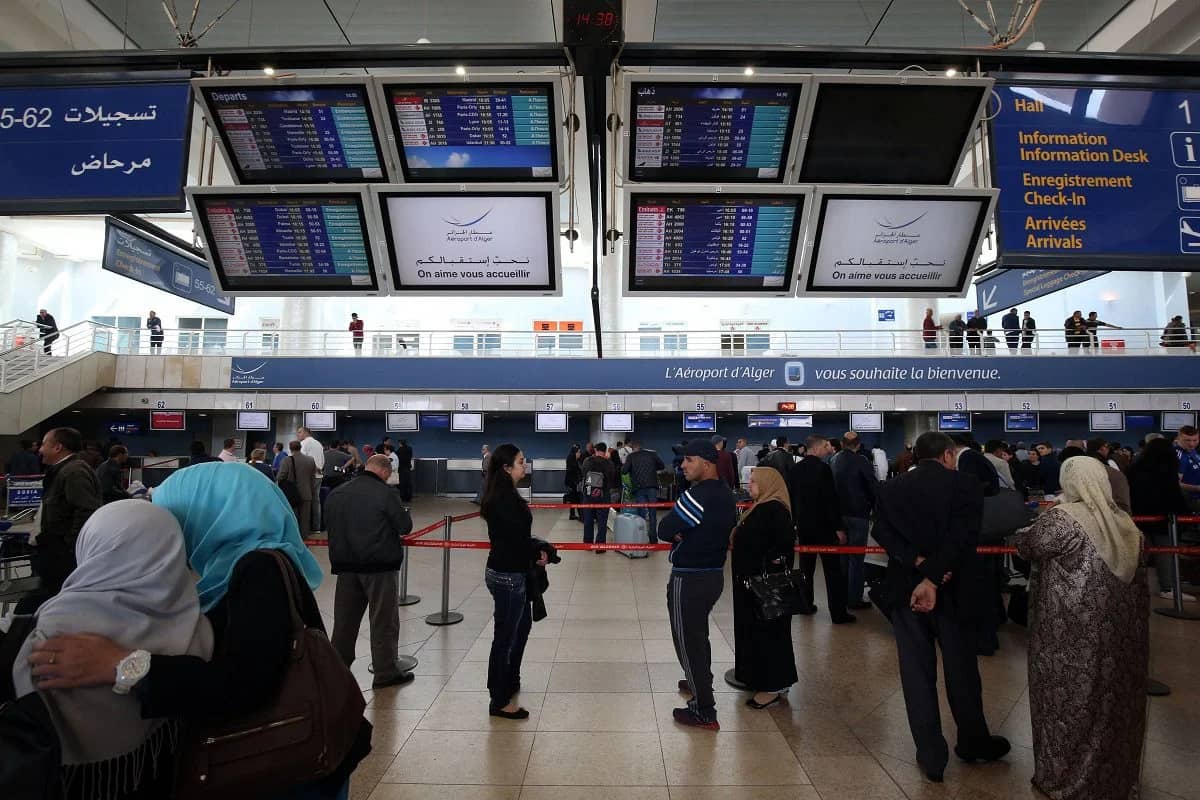 Les "Trabendistes" Algériens : des voyageurs déshonorent l'Algérie