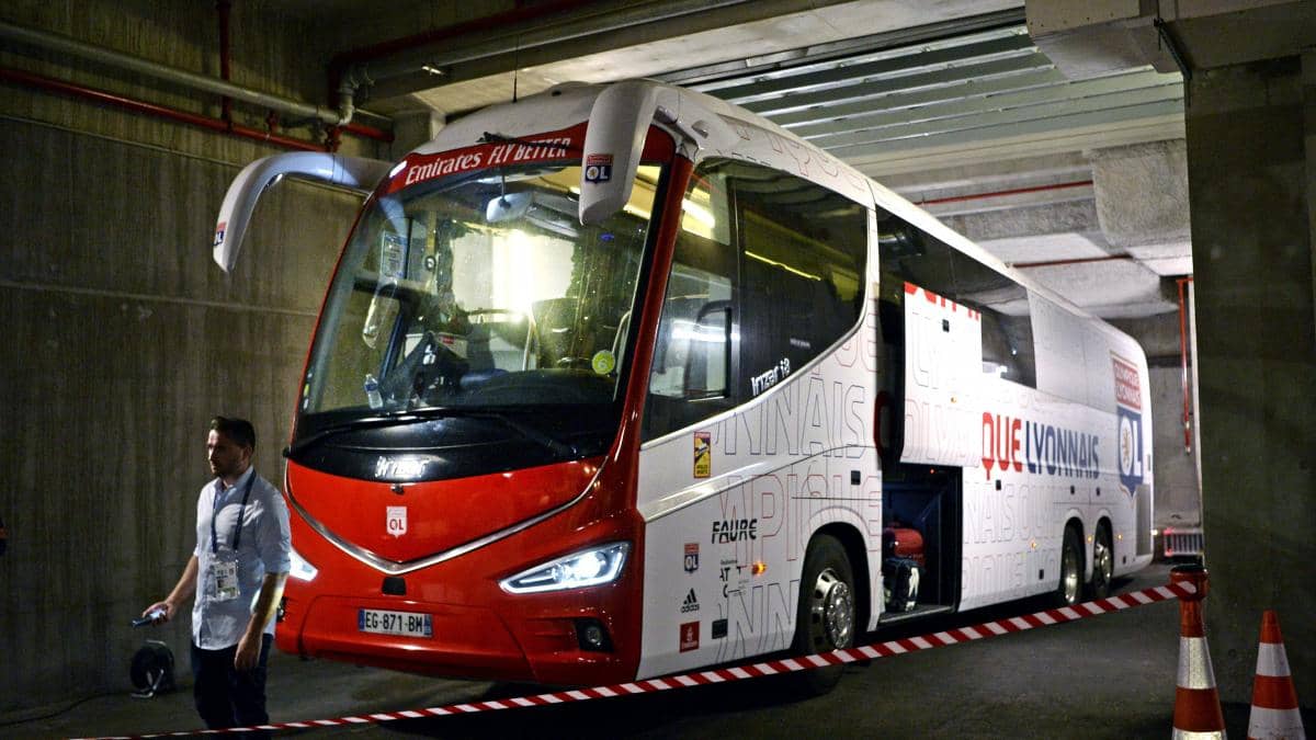Incident choquant : Le Bus de Lyon attaqué par des supporters de Marseille (Vidéo)