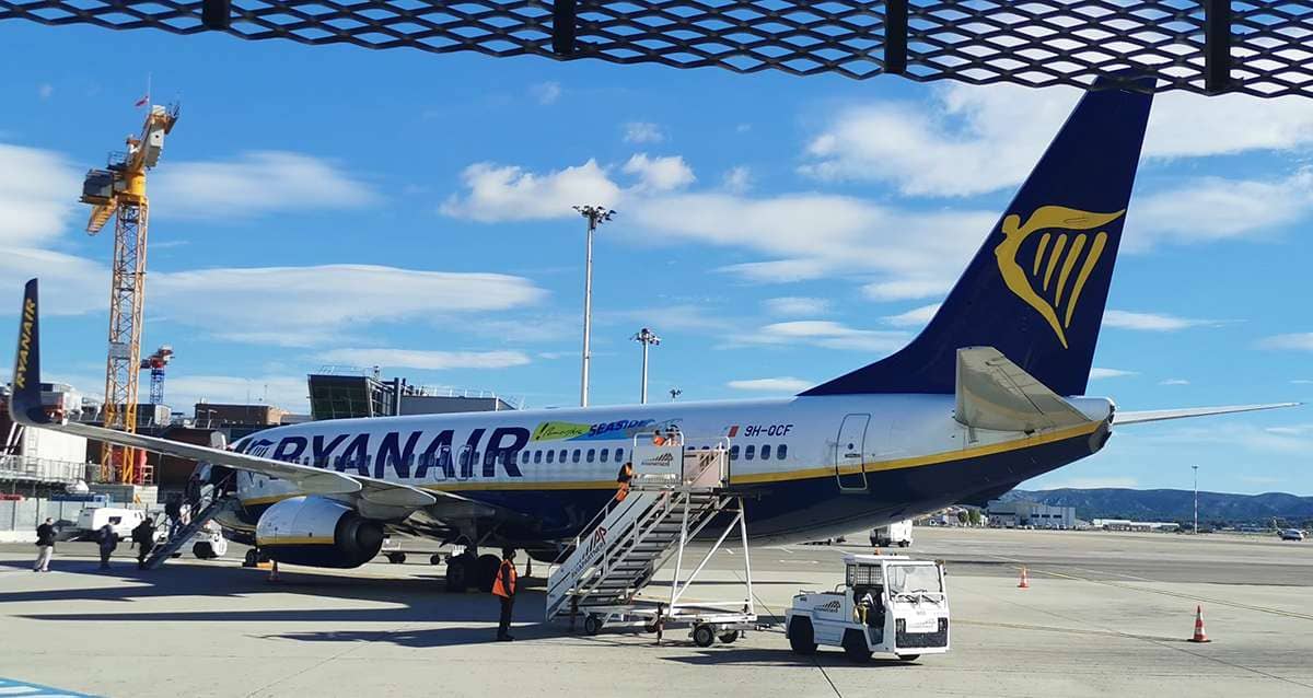 Chaos inattendu sur un vol Ryanair, une passagère blessée