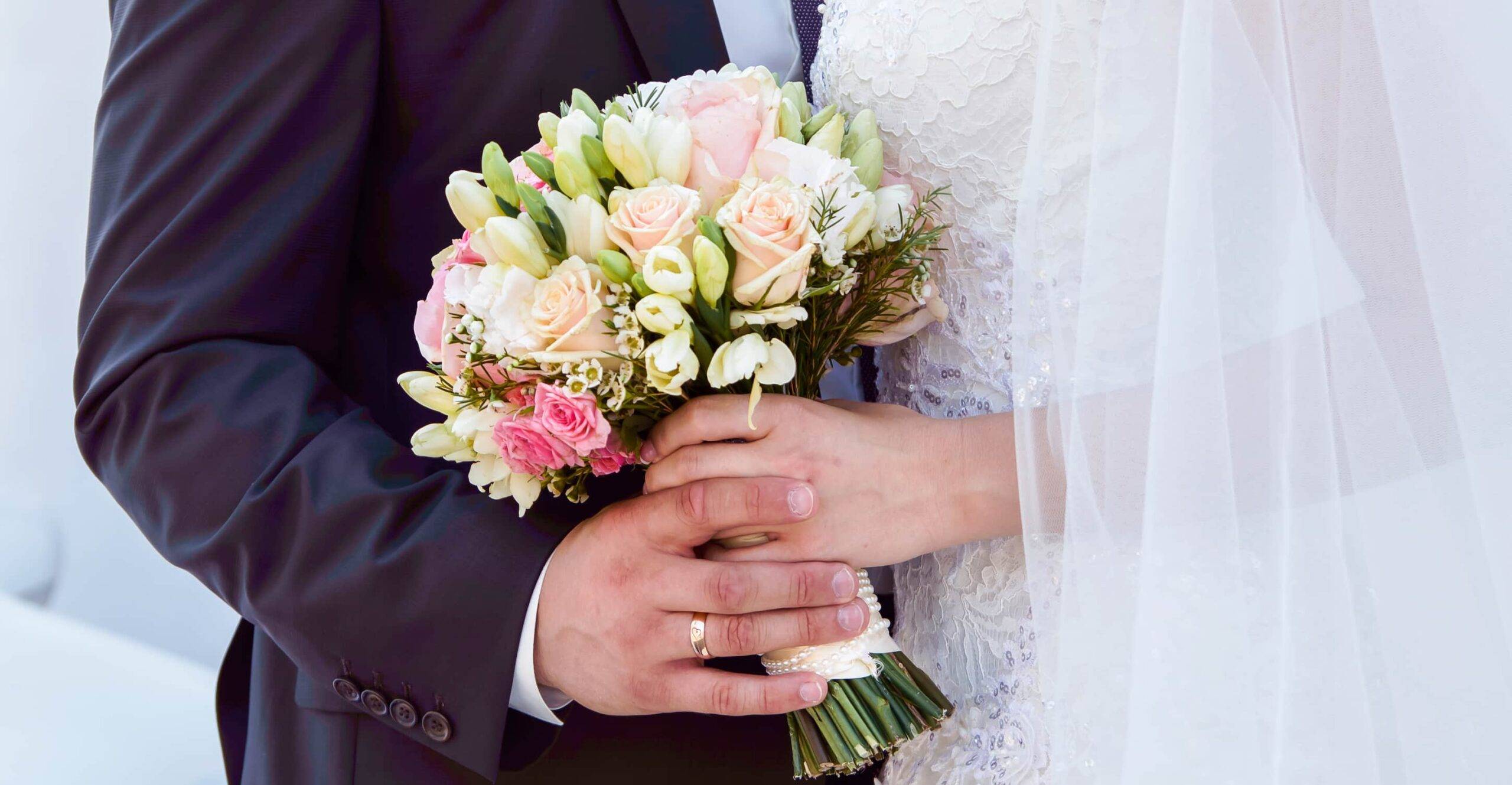 Conseil juridique aux étrangers en France : privilégiez le mariage au détriment du PACS, avertit un juriste sur TikTok