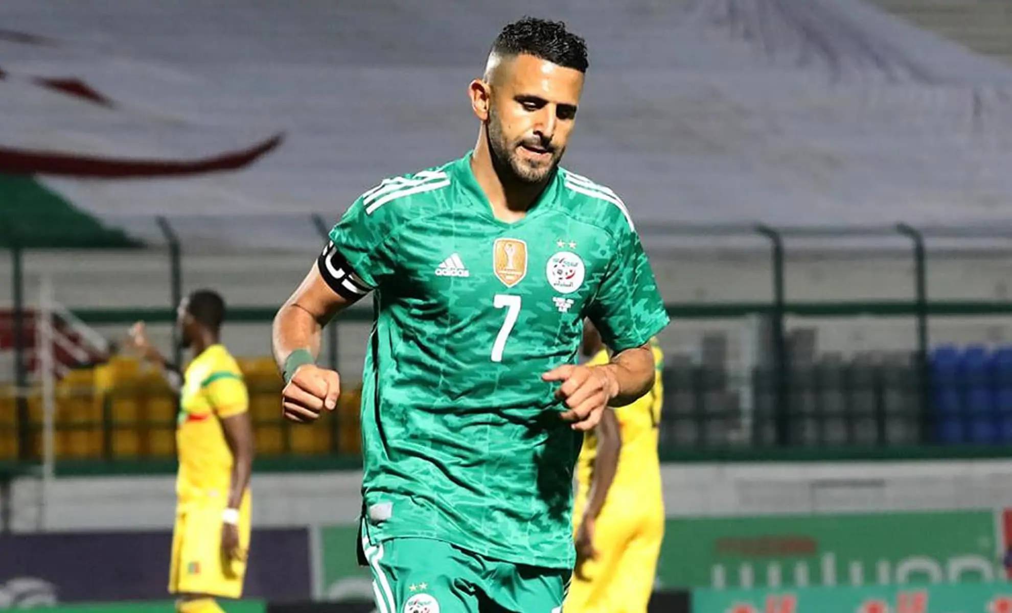 Riyad Mahrez : Les conseils cruciaux pour les nouveaux de l'Équipe Algérienne Riyad Mahrez : Les conseils cruciaux pour les nouveaux de l'Équipe Algérienne