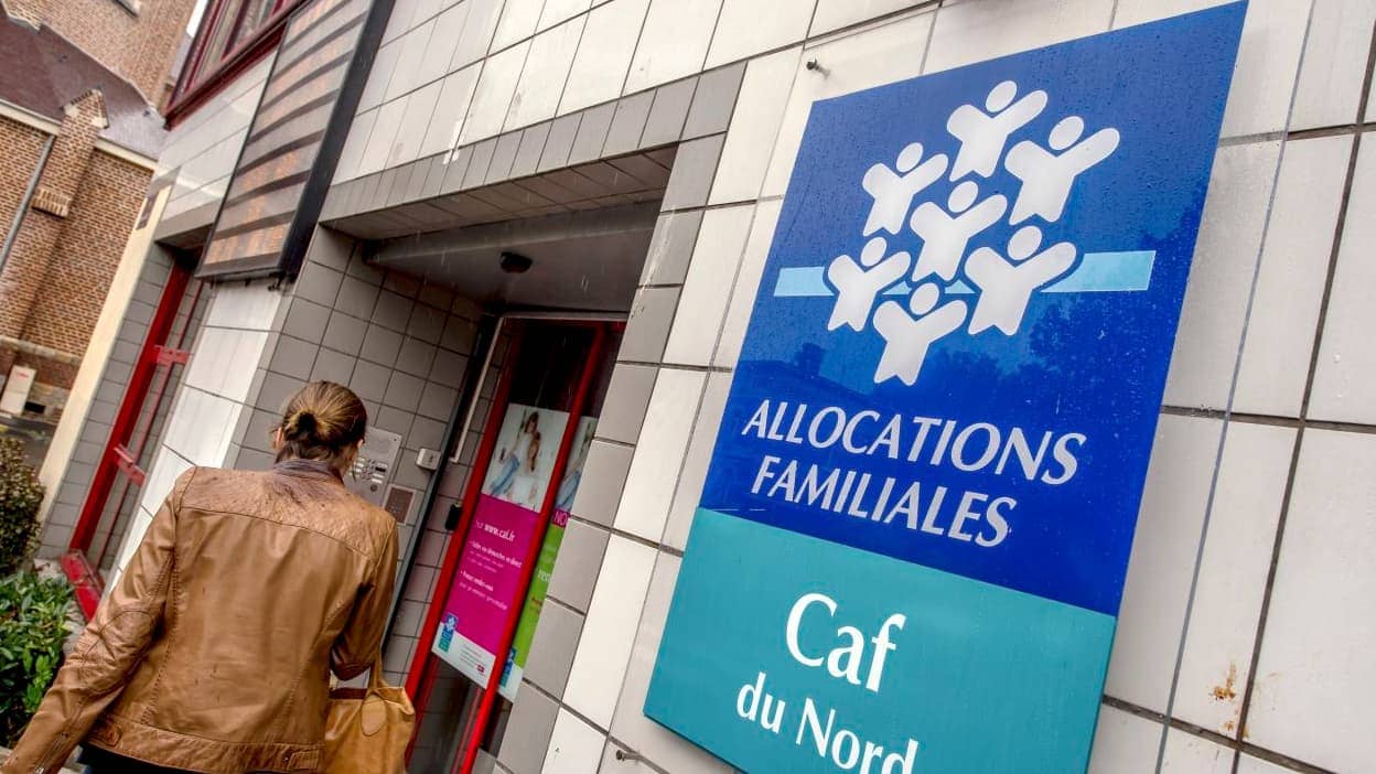 Précarité en France : Révélation choc sur les prestations sociales des étrangers ! Précarité en France : Révélation choc sur les prestations sociales des étrangers !